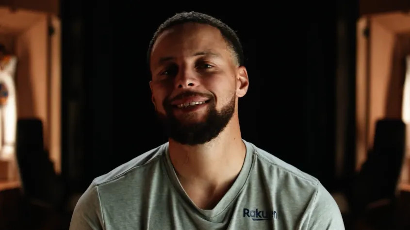 罗斯的公牛1号球衣正式退役，NBA众星纷纷发声祝贺罗斯，乔丹为他感到骄傲，詹姆斯