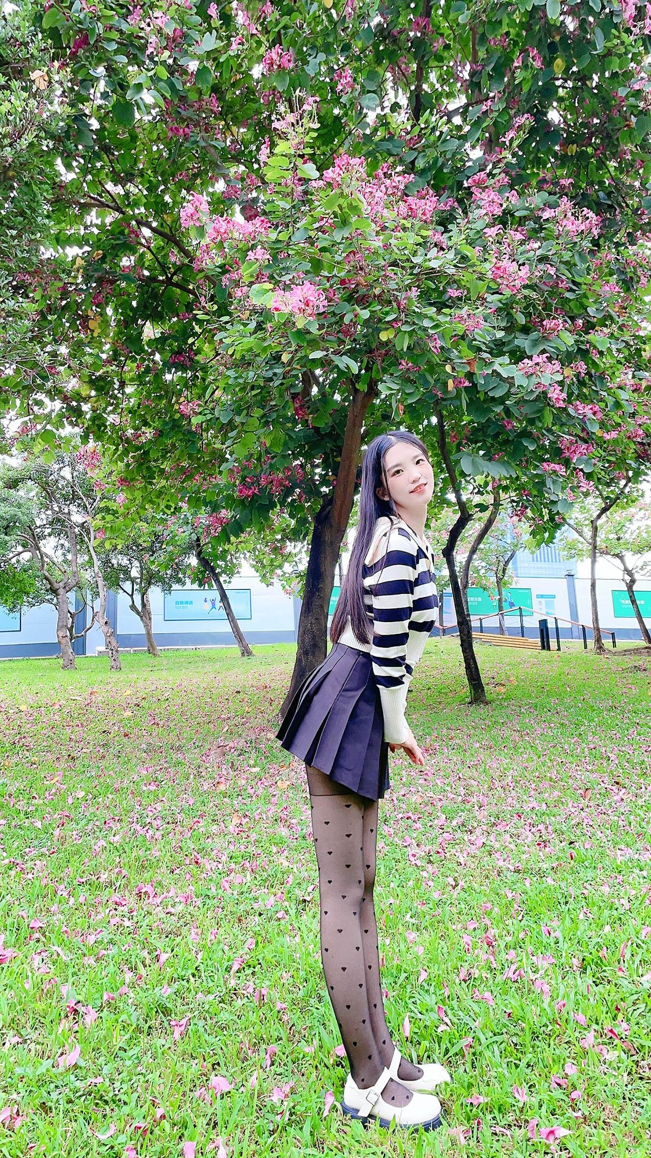 今天依然是碌碌无为的知食分子。美女御姐黑丝波点丝袜