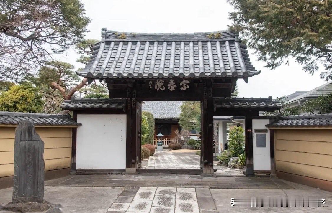 在东京住了几年，居然不知道高円寺的宗泰院有汉奸汪精卫的墓，1946年，汪汉奸的