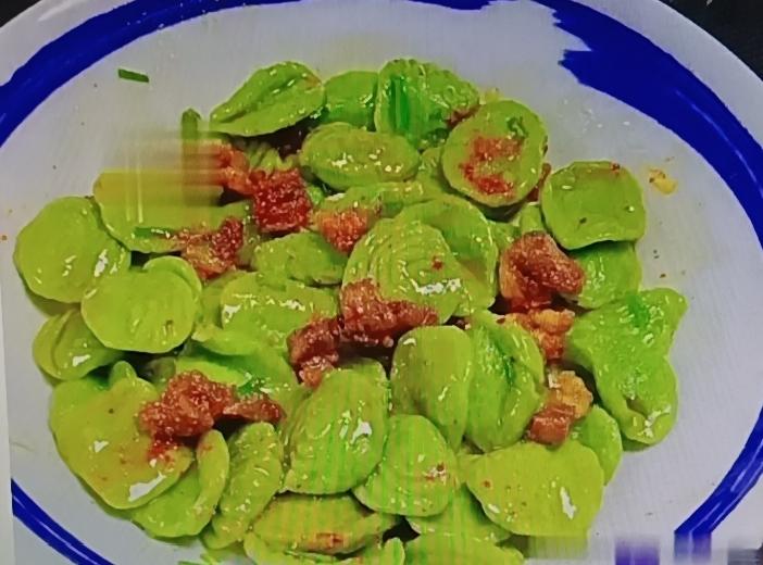 冬天到了，可得猛吃菠菜这道菜。菠菜可是个宝，健脾养胃效果一流。冬天天气冷，肠胃容