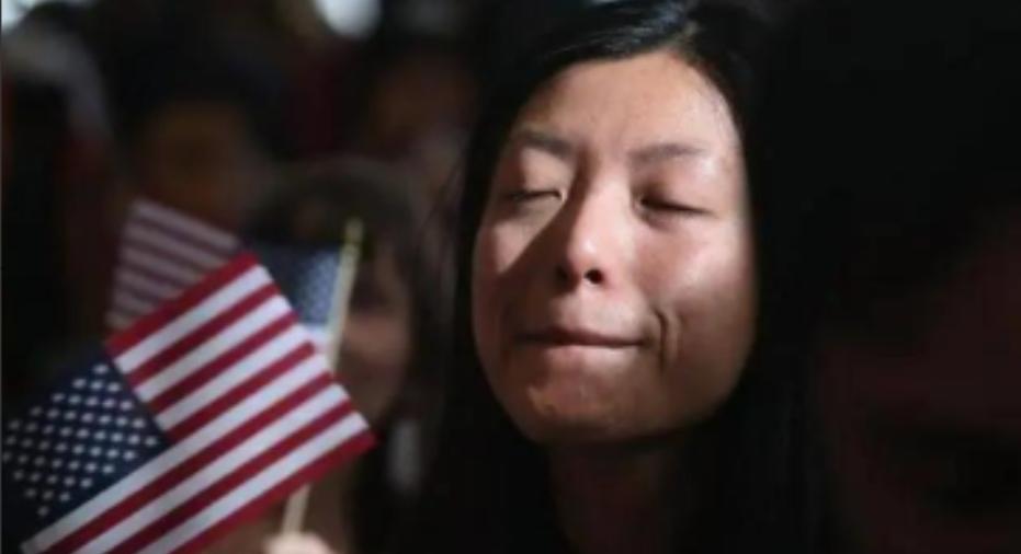 一位美国华人表示，华人精英移民到美国之后，不出两代，基本上都成为普通人，为什么会