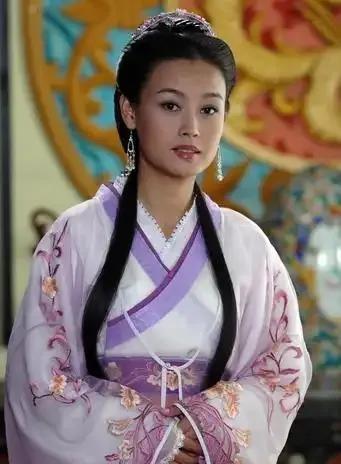 才女谢道韫嫁给王羲之的二儿子不久，赌气跑回了娘家。王凝之死于399年的会稽之乱