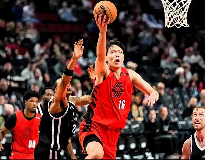 NBA传来杨瀚森好消息，开拓者主帅诺里公开夸赞，表示十分满意他的表现！NBA季前