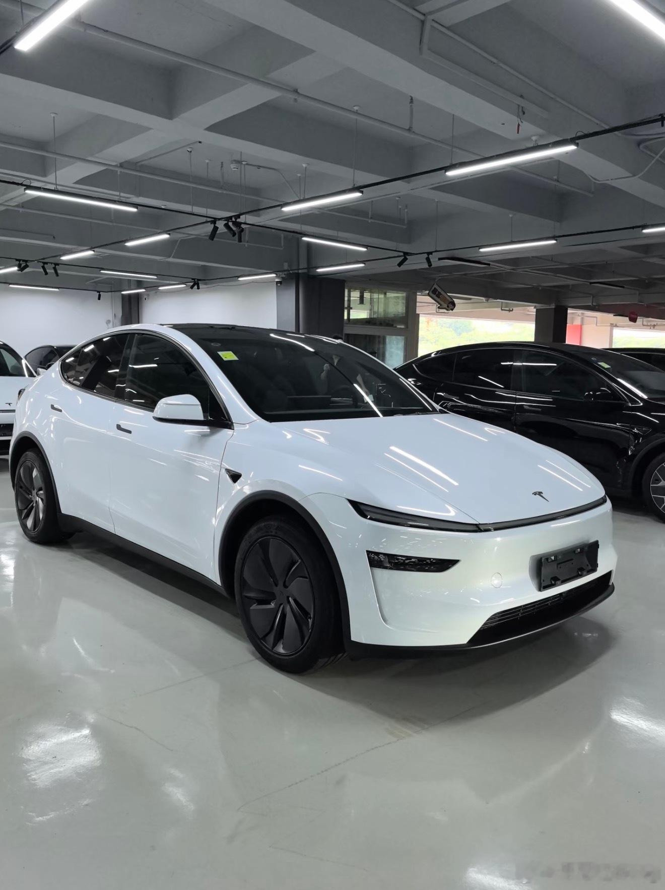 特斯拉出来几台包牌包税过户的车26款modelYL339000黑32.