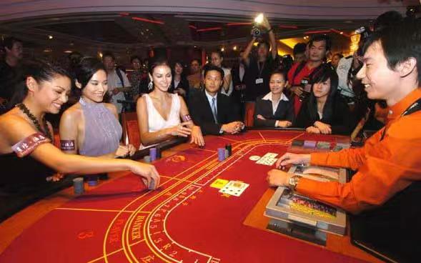 澳门赌场有个耐人寻味的现象：要是你运气好赢了2000万，想揣钱走人，赌场大门