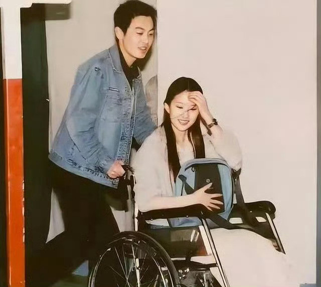 刘亦菲自曝上学时没人追，看了她的学生照，换做我我也不敢​​​
