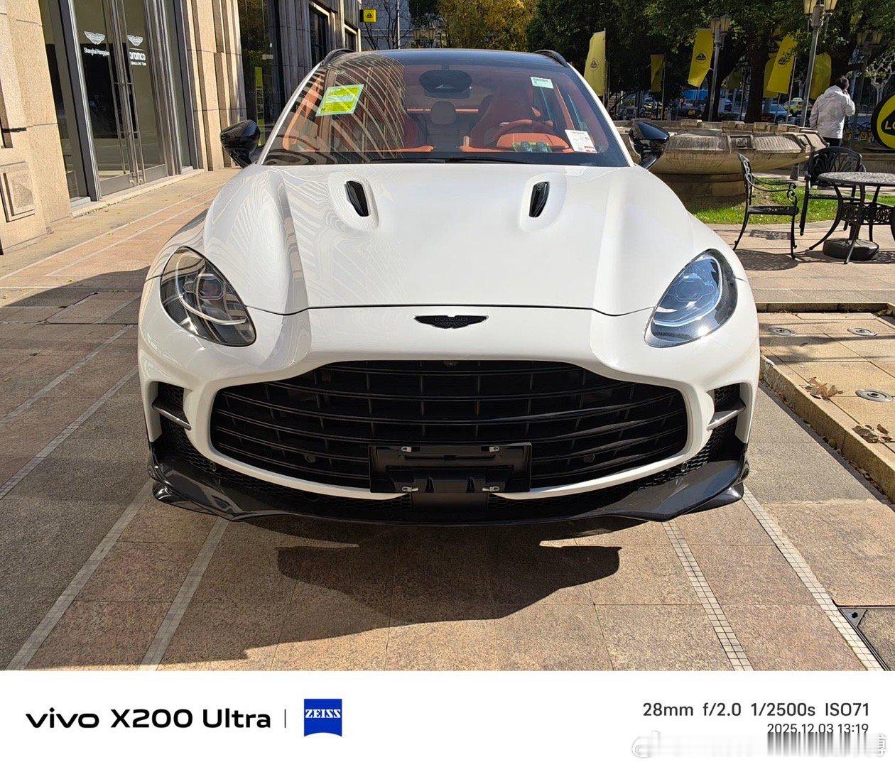 雪顶白那台觉得贵，那来看看这台月光白最近马丁DBXV8/707版本特价车源同