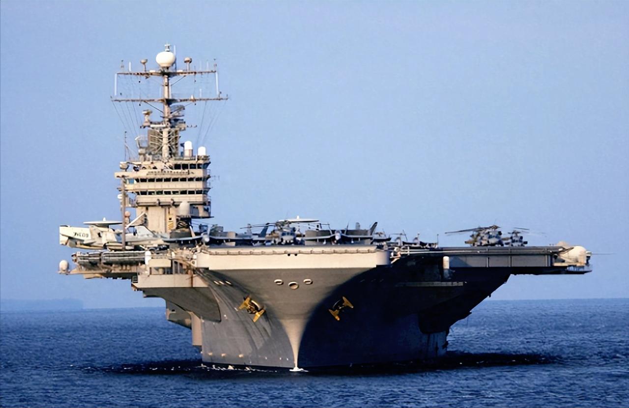 考验伊朗的时刻到了！美军航母都要堵到伊朗家门口了，带着一堆战舰、反导系统，阵仗摆