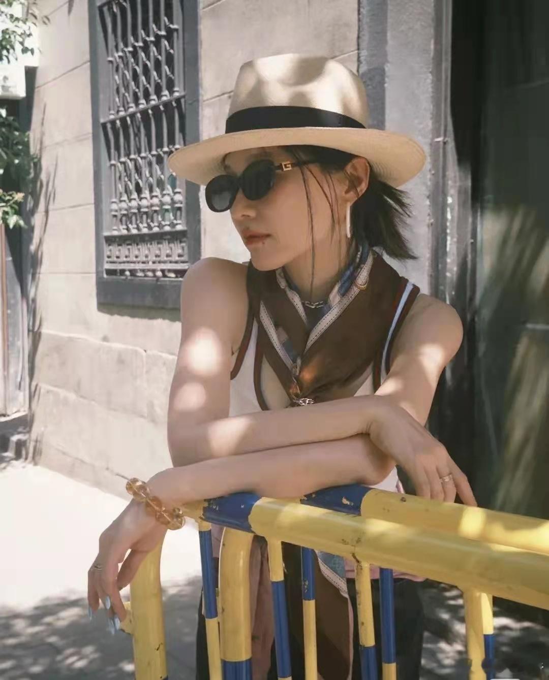 金靖婚后好像打开了任督二脉，西班牙之行美得一愣一愣的！​​​
