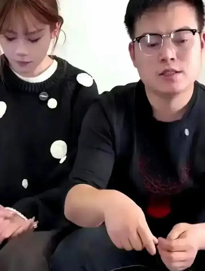 绍兴姑娘婚检查出无法生育，当场归还18万现金与车钥匙，躬身鞠躬让人心里发酸