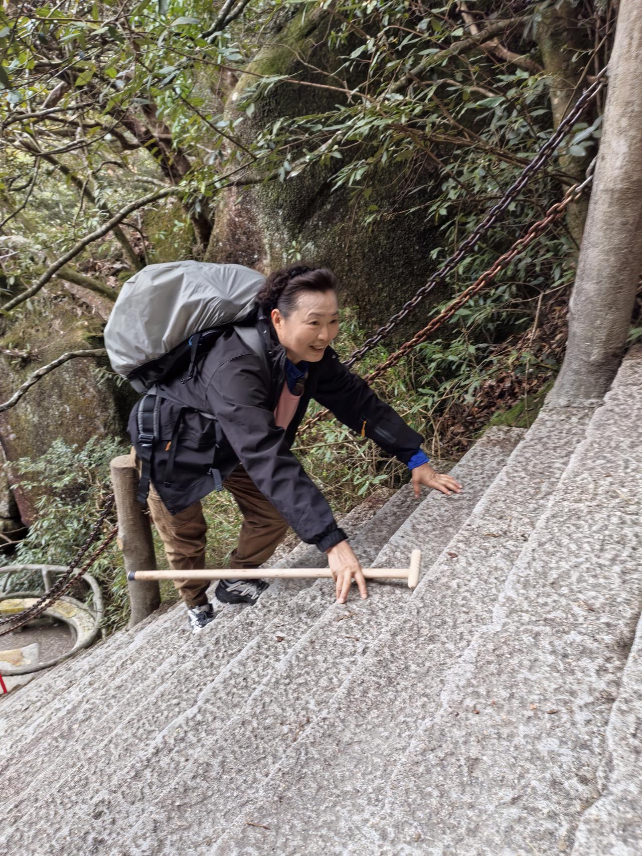 早就听闻三清山景色绝美，却也以难爬著称。这次我鼓足勇气，终于攀登了一回，留下了终