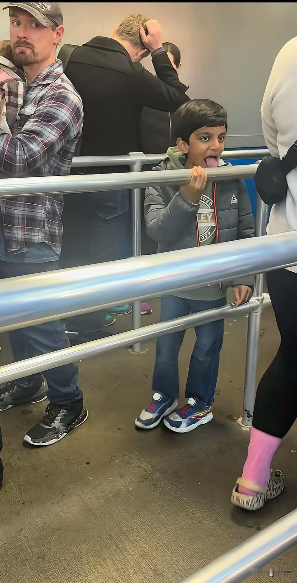 现在的加拿大可是印度人的天下，很多印度人通过学历造假，轻松的进入了加拿大，