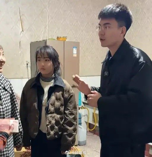 宁夏13岁的救人英雄李佳婷这事。事态发展好像走到奇怪的地步了。当地领导给予慰问金