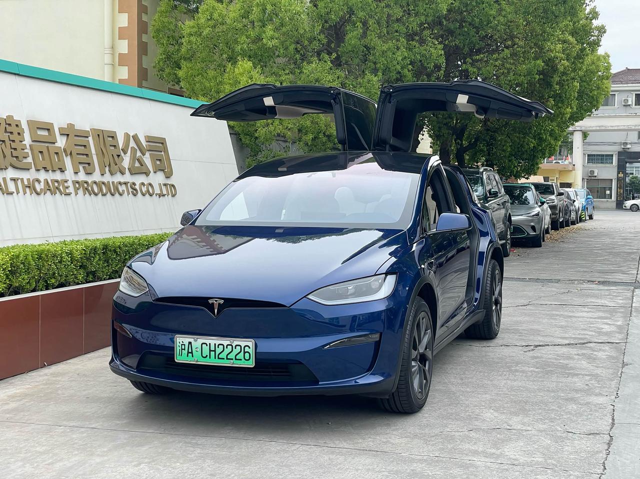 特斯拉降价了这次降价，说到底不是什么"大棋"，就是卖不动了、跟不上节奏了的无奈