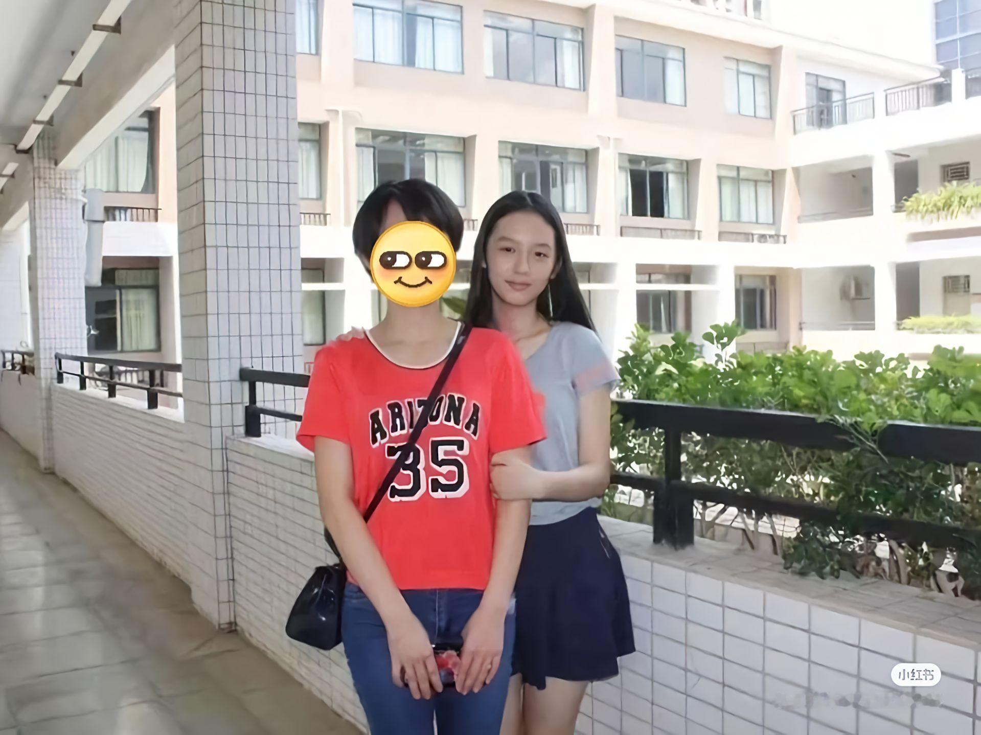 周也早期穿搭同学对她的回忆也都很好了，周也真的很棒了