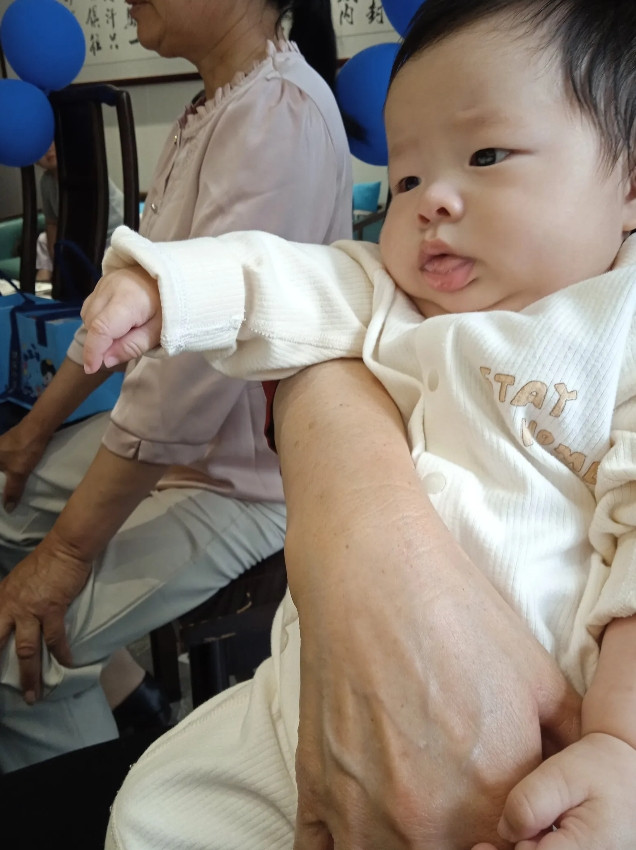 侄女和婆婆婚后第一次吵架，是因为婆婆赶她回娘家。侄女结婚两年了，年前生了个儿子