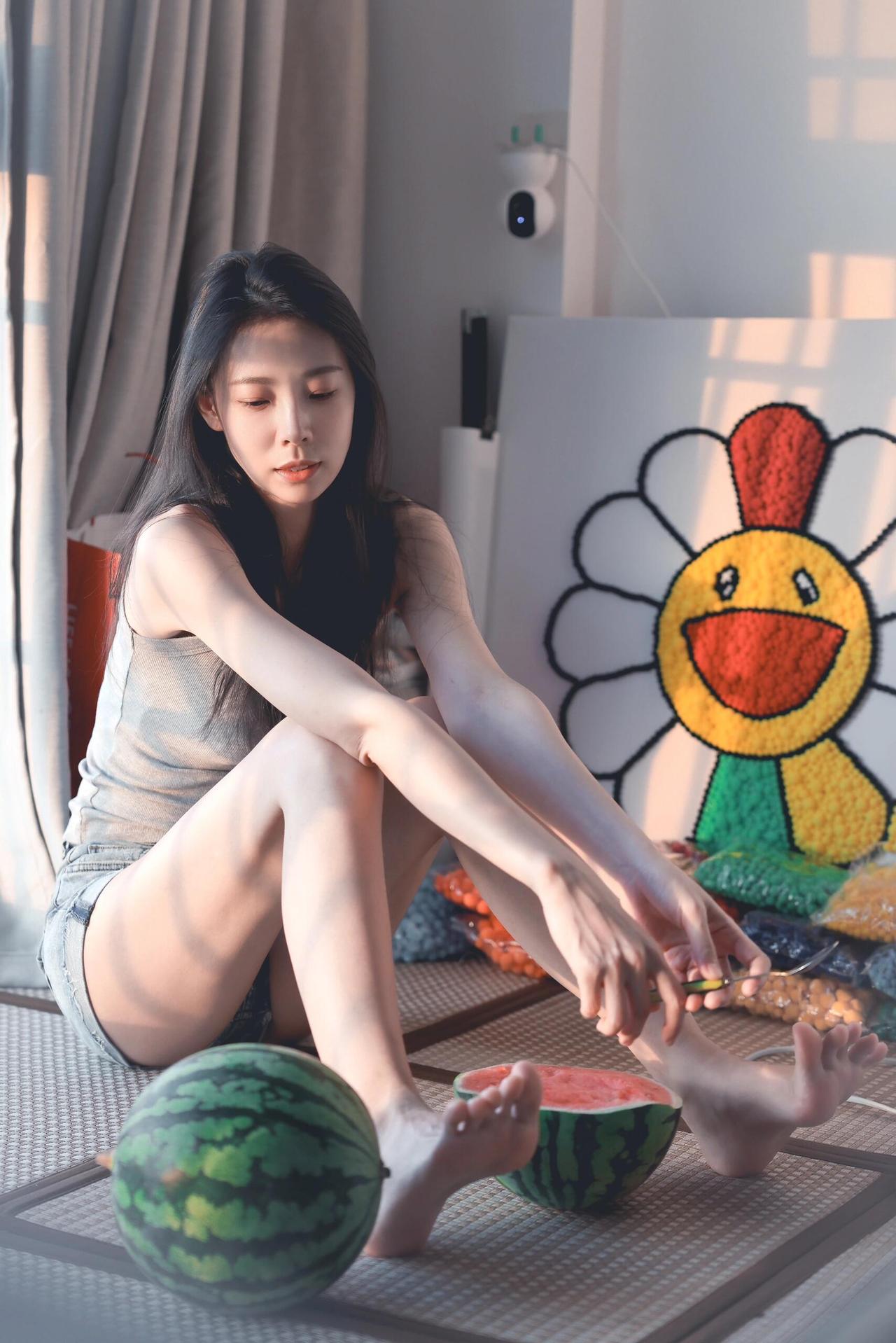 西瓜和美人谁更解暑呢沙漠选择题。。。。我选择西瓜