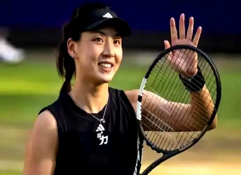 郑钦文还没在印第安维尔斯正式挥拍，背后215个积分的保分压力已经逼到了嗓子眼。这