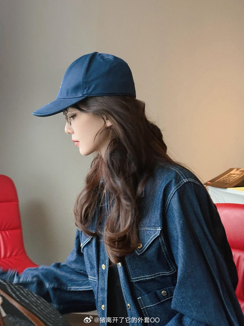 刘诗诗今日份美貌营业，休闲牛仔风！！