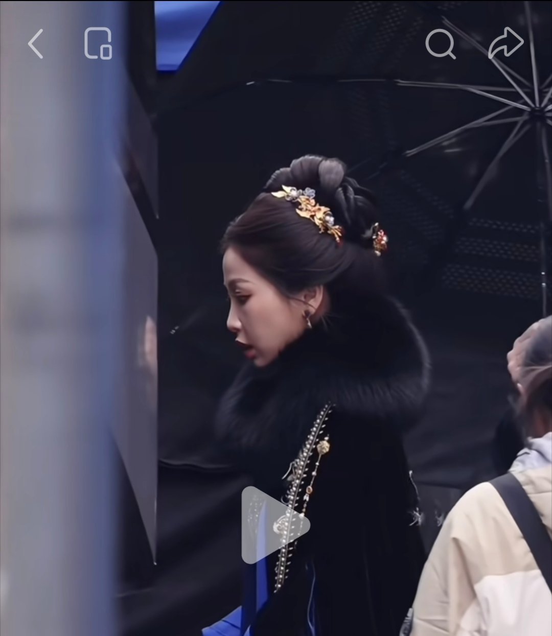 同样是视频中截的侧脸，赵露思和虞书欣谁赢了？