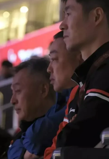 王曼昱昨天打完一场非常重要的比赛，乒协高层坐在看台上观看了整场比赛，赛后王曼昱非