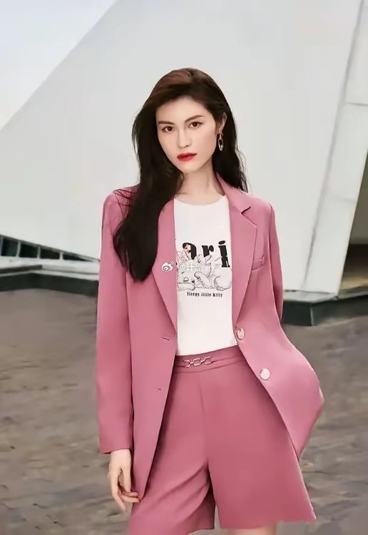 特意去搜了下陈伟霆老婆何穗的履历万万没想到，这位国际超模竟是维密史上首位中国天使