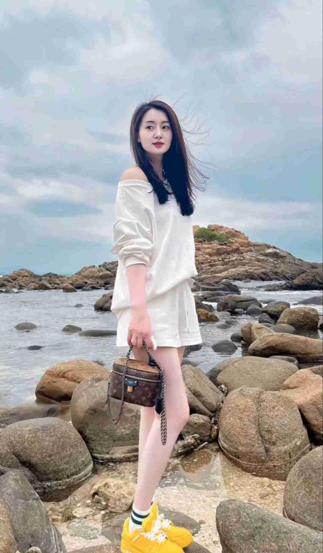 我的今日状态:🏝️旅行度假我这里的天气:🌤️多云