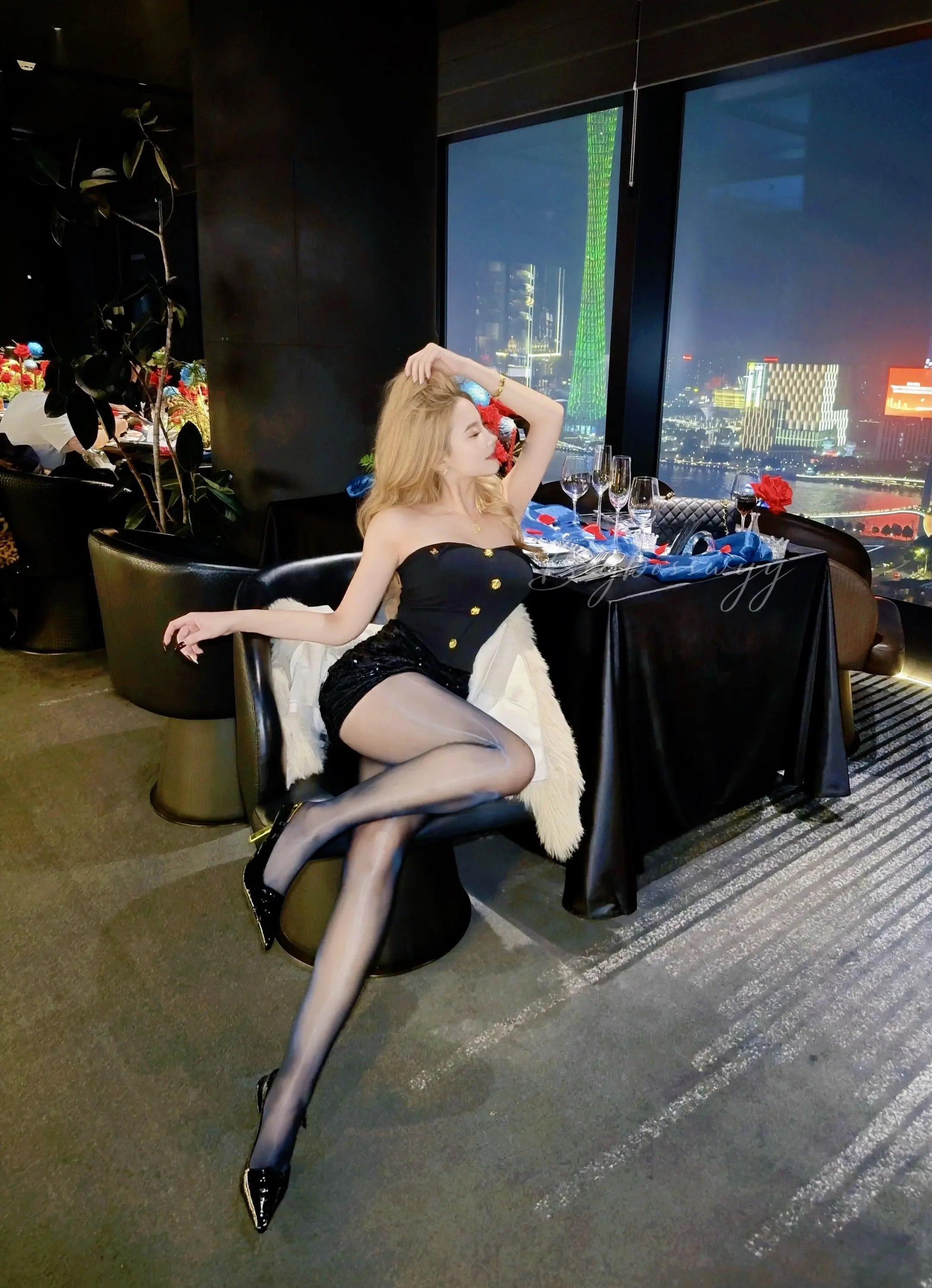 不知道 我的身材很曼妙。