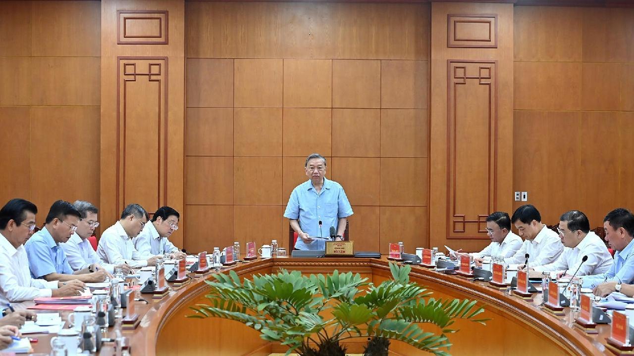 不正常！苏林主持召开反腐败、反浪费和反消极现象工作会议，但其余的四驾马车梁强、范