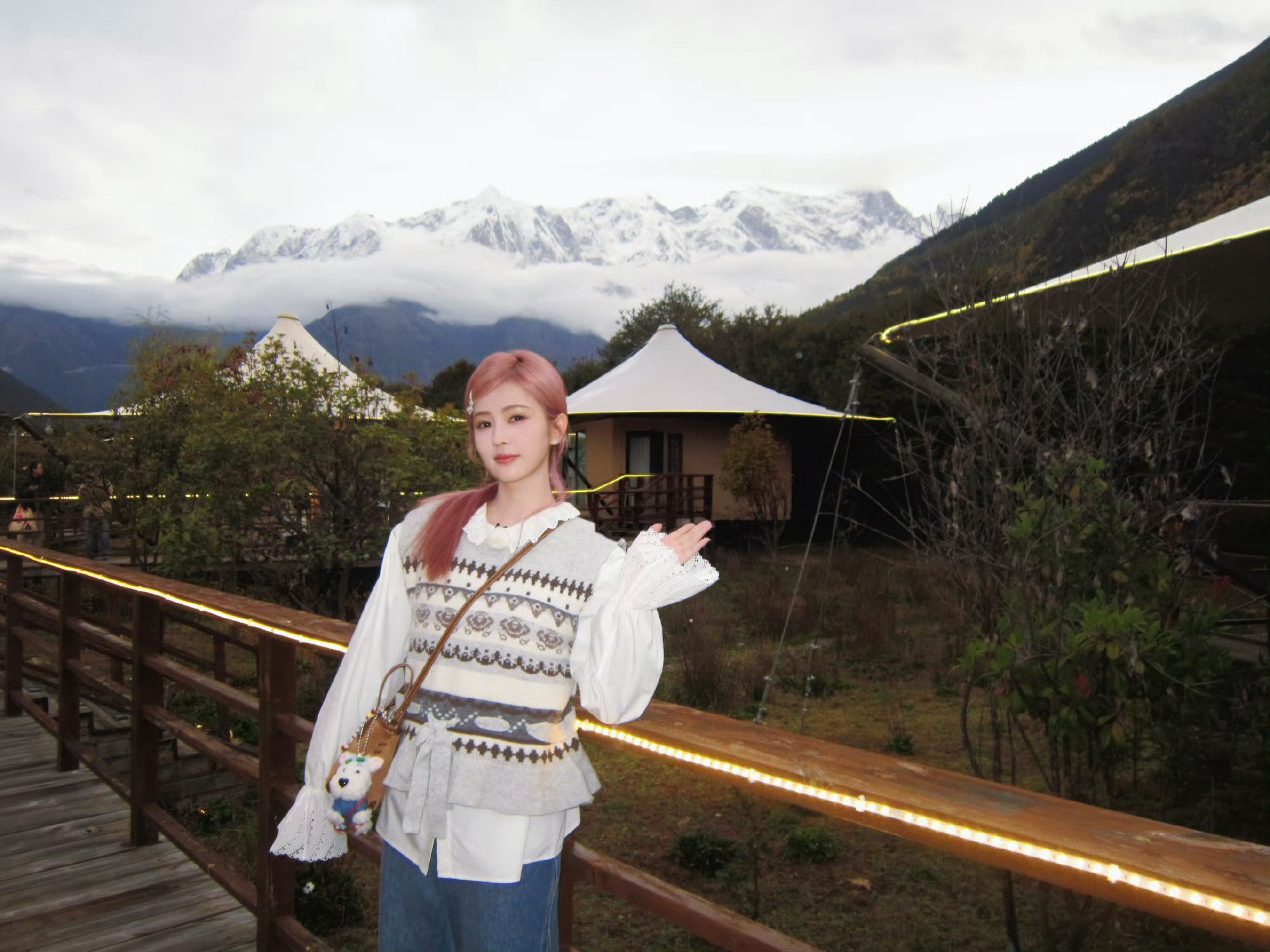 白鹿清晨出片白鹿每一帧都是壁纸级别啊