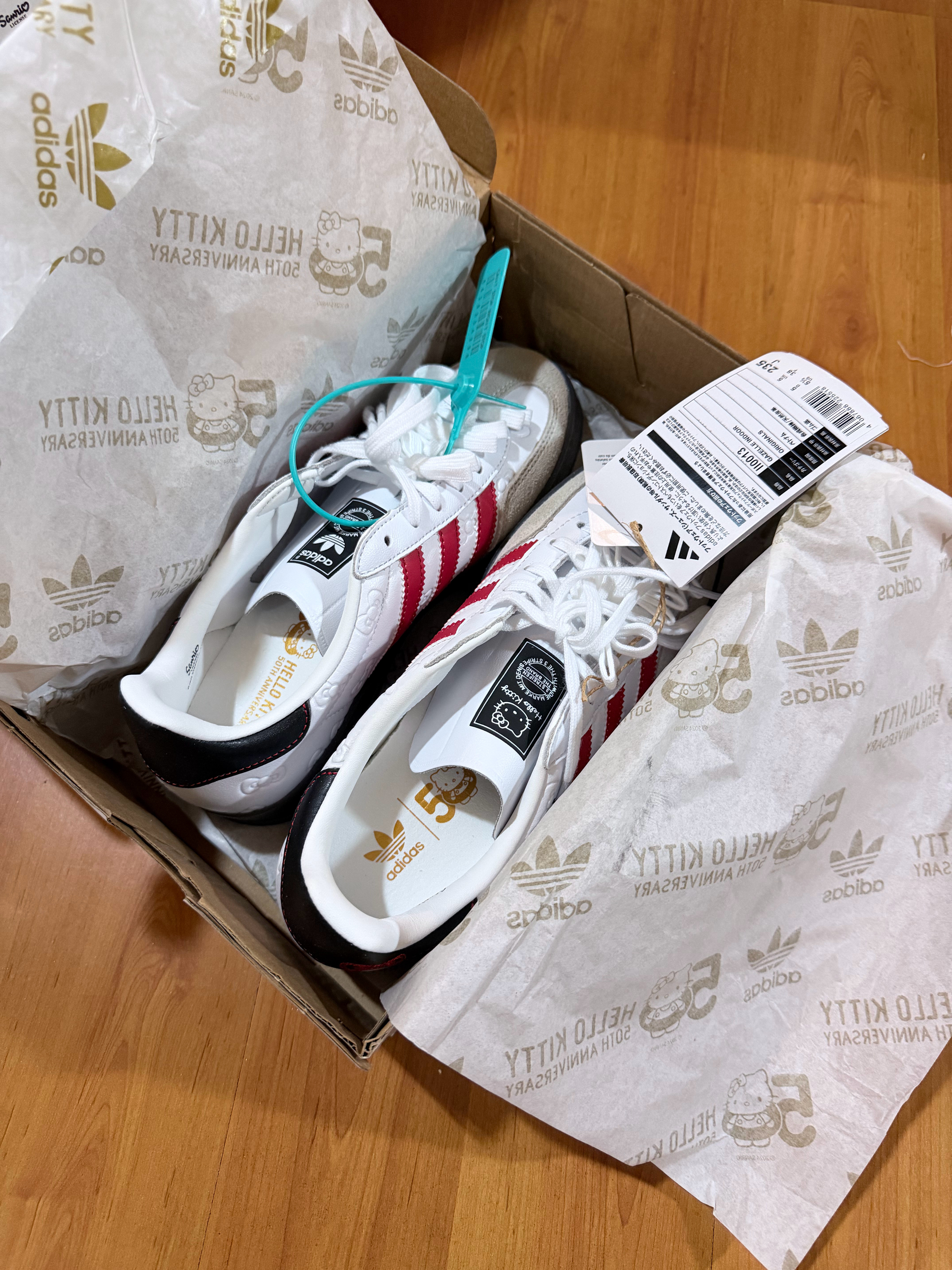20天前买的鞋子现在才去拿！！！我忘记惹好可爱好可爱的kitty联名