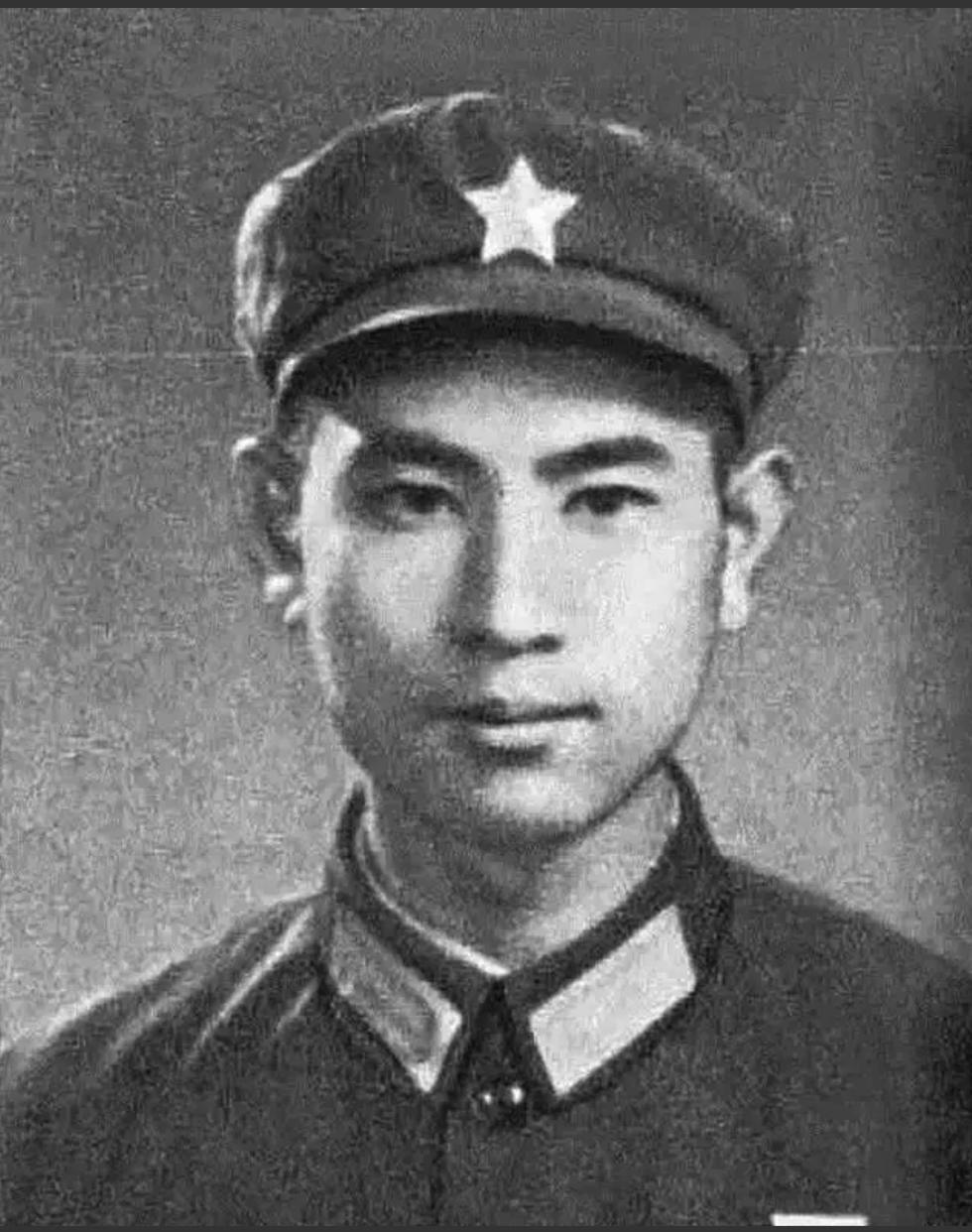 1979年，罗正和在攻打越军火力点时，枪突然卡克了，情急之下，他徒手抓住敌人滚烫