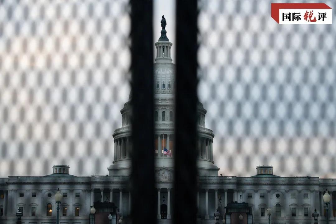 震撼对比！美国30万住院费逼垮中产，中国2500元医保撑起同等寿命！