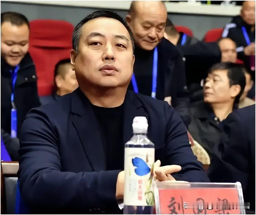 佩服刘国梁！他脑袋转速太高了。他巴奥之后立即拿着五块金牌跳出中国乒协。转身以高票