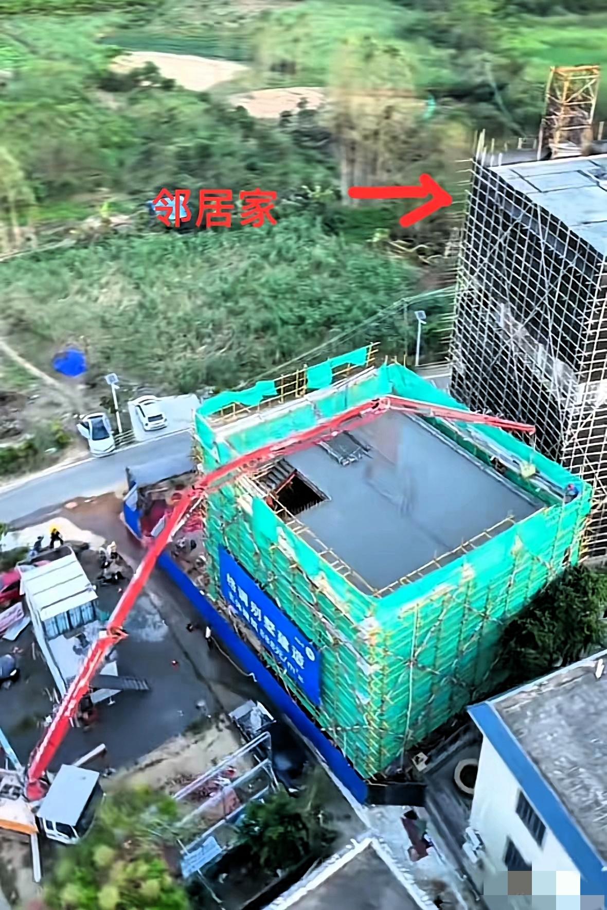 不得不说，全红婵邻居这波操作，简直把“借势”玩明白了！全红婵家新房刚动工，邻居就