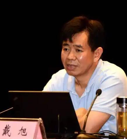 国防大学教授戴旭大校曾经在谈到要不要先开第一枪时表示，中国不能再沉迷于和平幻想，