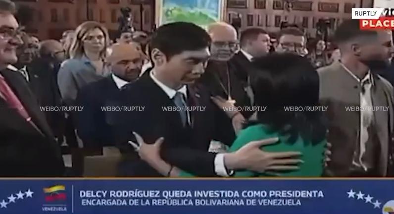 委代总统宣誓就职，中俄大使纷纷到场，送上拥抱和祝福 当地时间1月5日，委内瑞