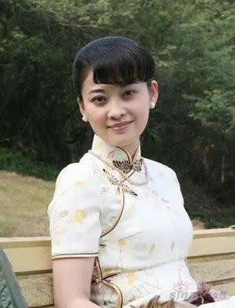 殷桃，牛莉，梅婷她们都很漂亮，她们各有个的美。殷桃：丰韵大气，自带成熟女人味，