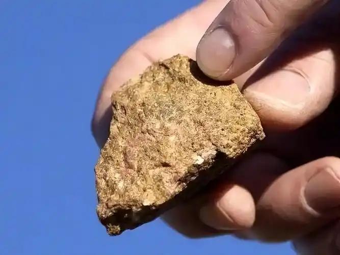 稀土，真是被玩得明明白白！当初咱中国白菜价卖给各国，其他国家假装自己没有，就等着