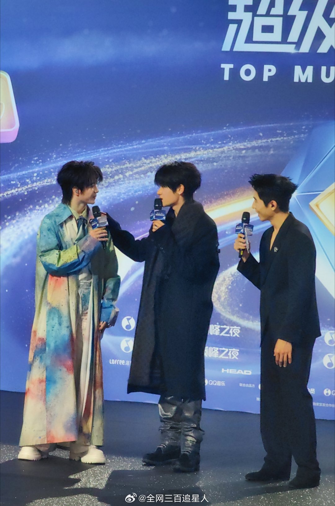 张峻豪给我的第一感受就是好锋利的下颌线啊哈哈哈哈哈哈哈哈