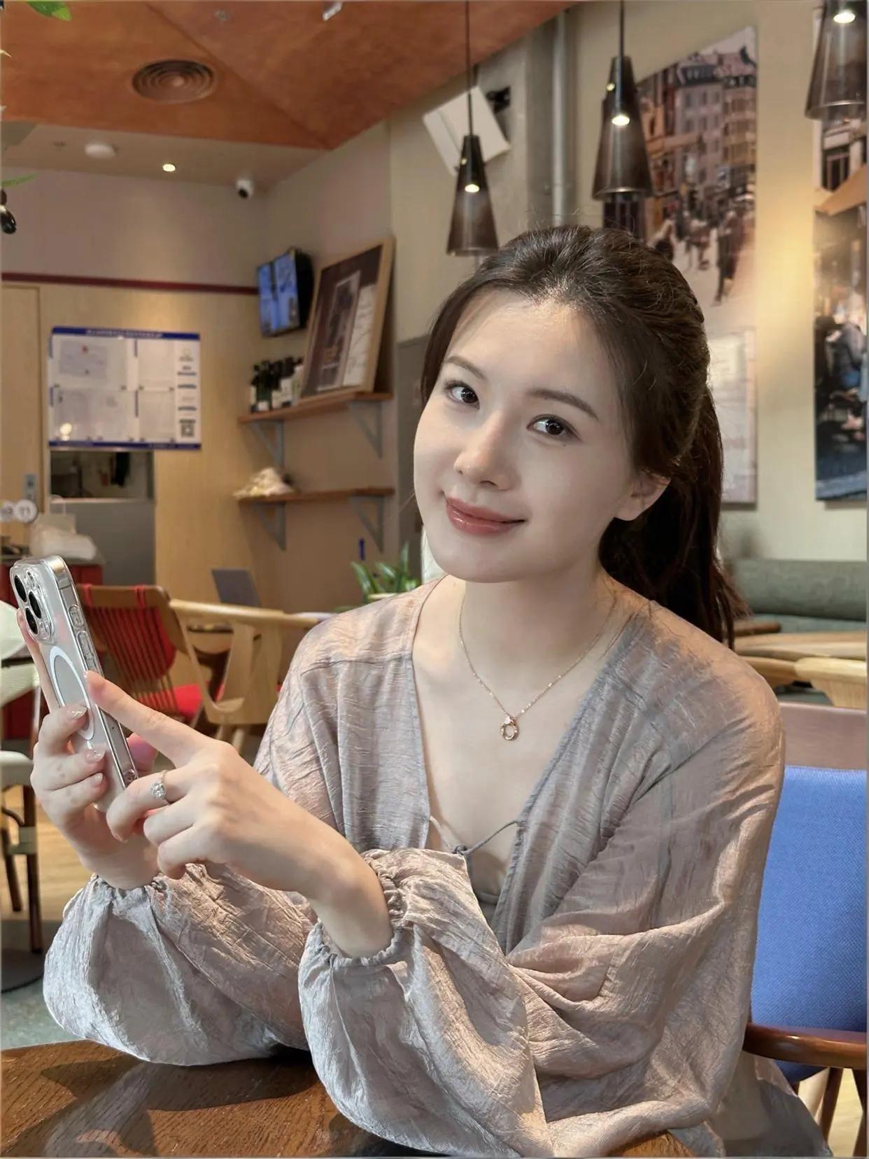 绝代佳人，眉目如画