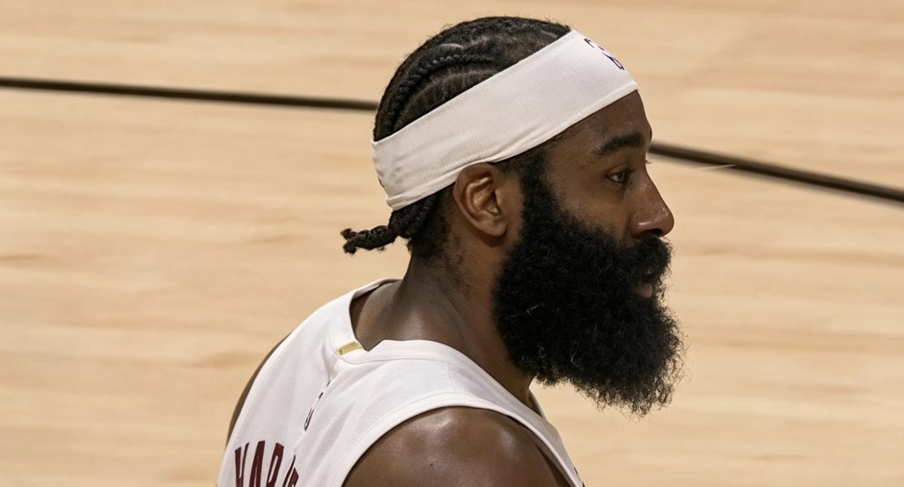 哈登三节打卡，骑士惨负老鹰是一场战略性胜利！明眼人都看得出来，这一场打老鹰，骑