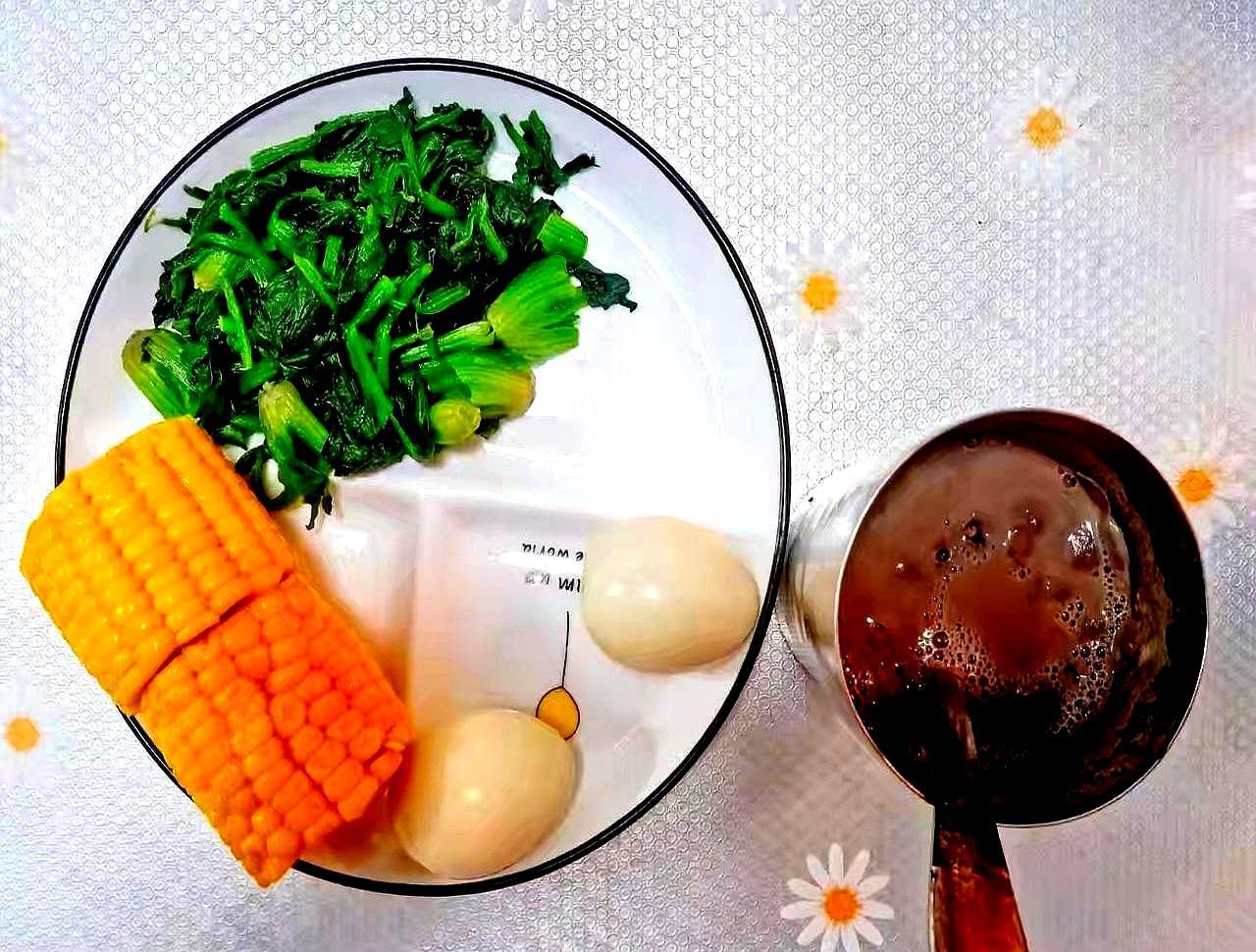 减肥我发现的一个规律，她总是跟那个纹丝不动的体重数字死磕，转头又去硬塞那