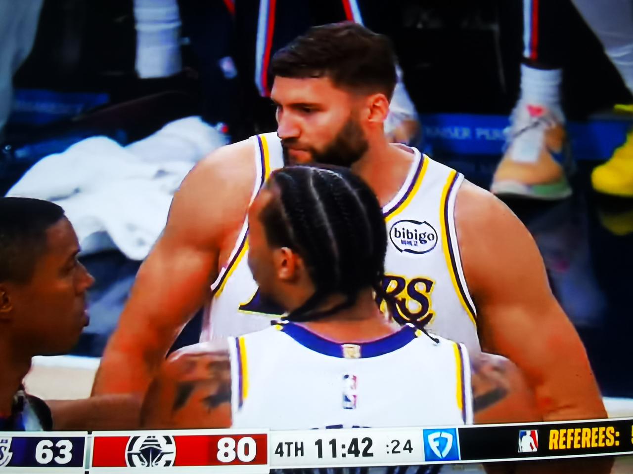 场上场下一样怂洛杉矶德比，快船主场103-88，战胜湖人，终