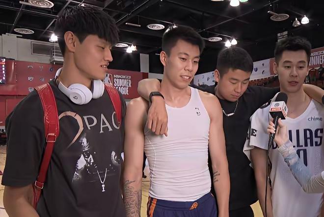 这张图片从左到右分别是曾凡博、张镇麟、王泉泽和郭昊文，这么看，当时几个小伙长得是