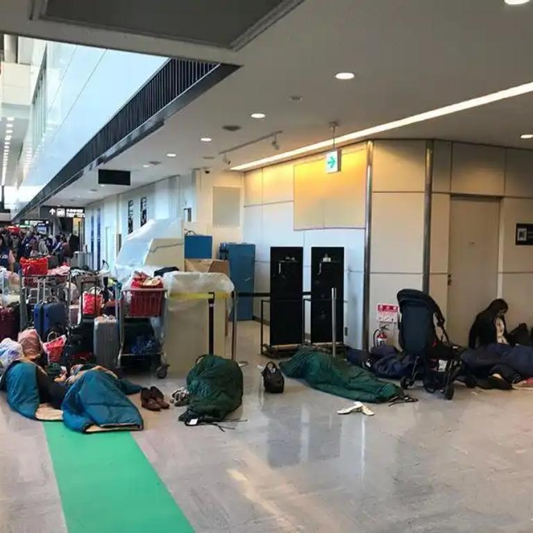 日本回国航班突然熔断，上万游客滞留，祖国出手了！谁也没想到，精心计划的日本之