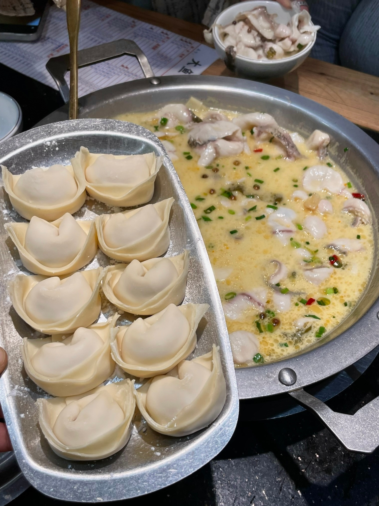 南京！！个人认为目前最好吃的鲜鱼火锅🍲锁金村，你还有多少惊喜是我不知道的！