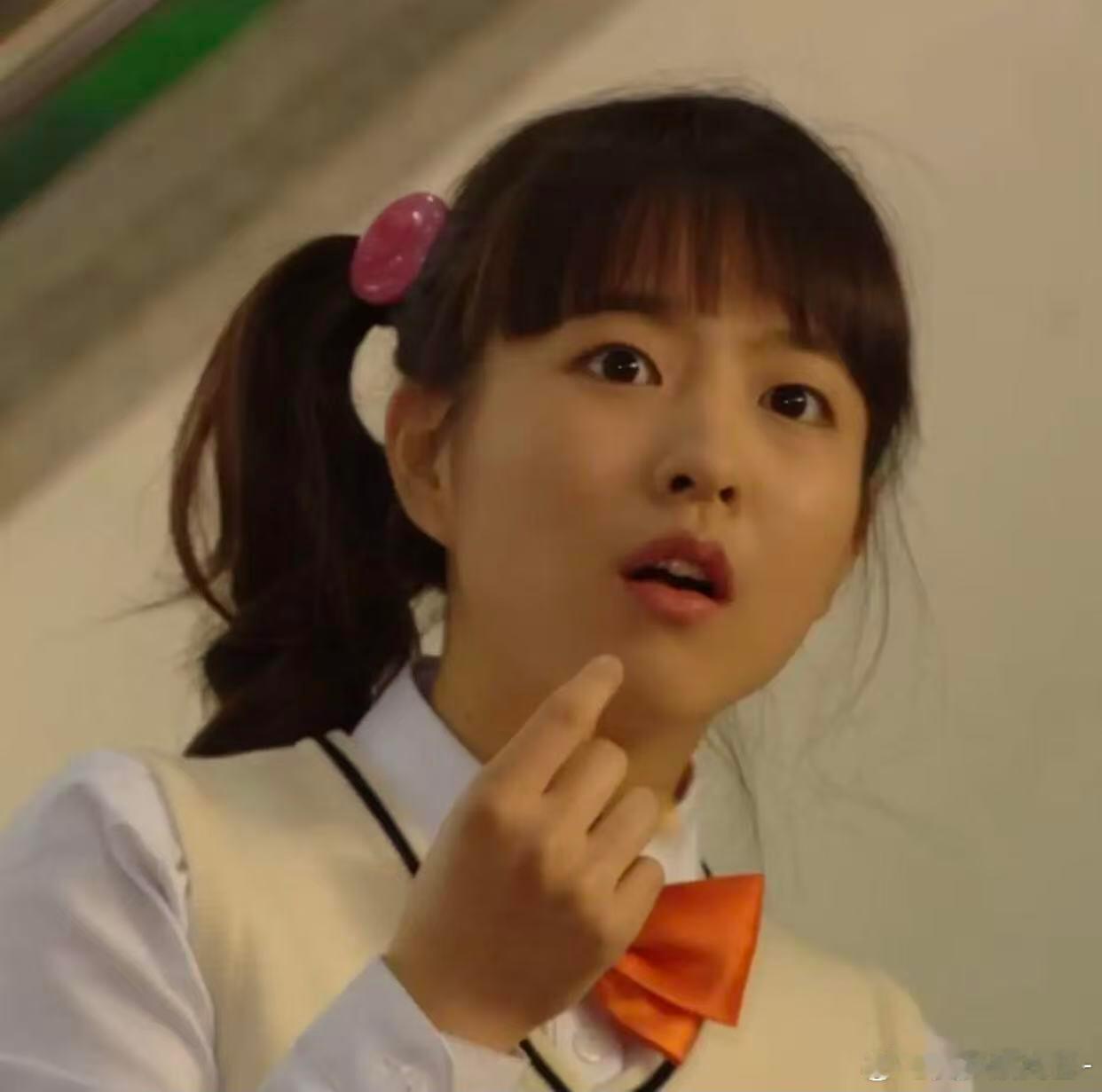 这么看早期不是单嘛？怎么现在变双啦，是上镜要求帖的嘛？早期萌宝宝好可爱！！！现在