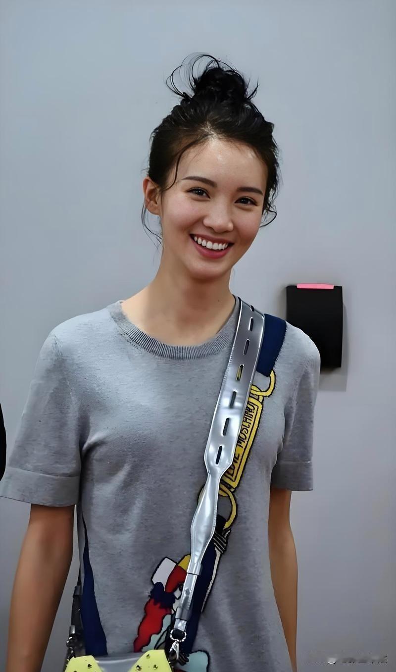 刷到一个和金晨几乎一模一样的事故案例，只不过顶包者和肇事者都是普通人，但处理结果