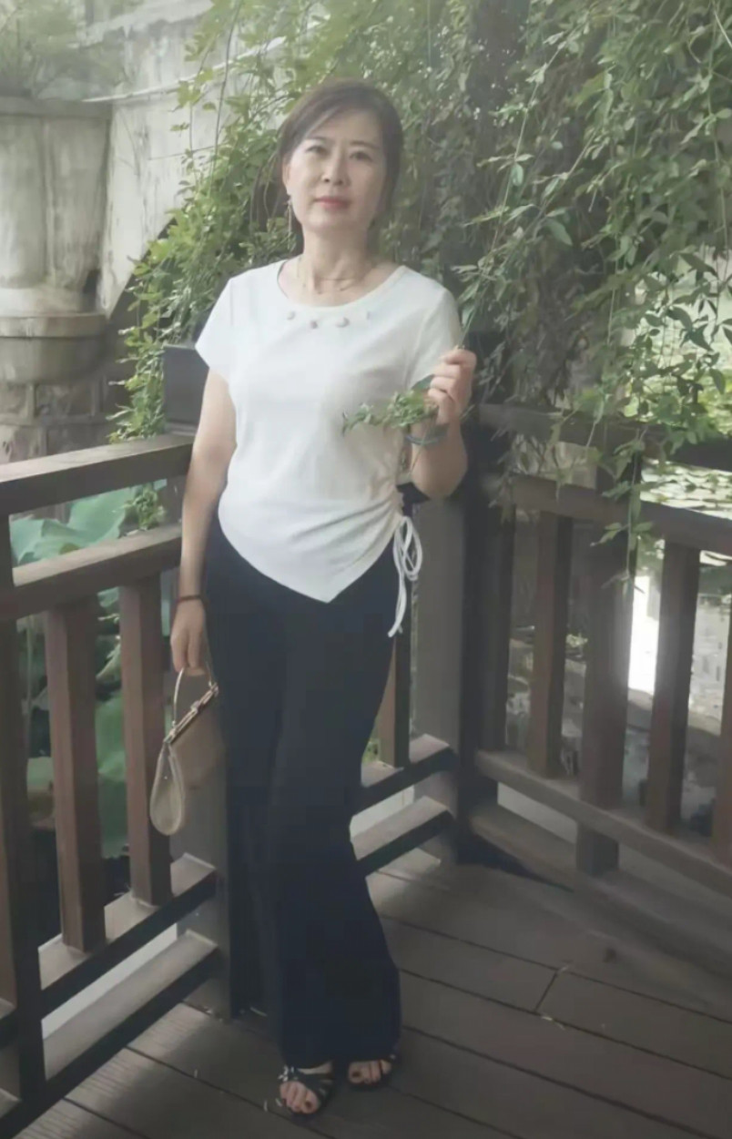 都说长的像二十多岁，事实上都四十多了，不像吧